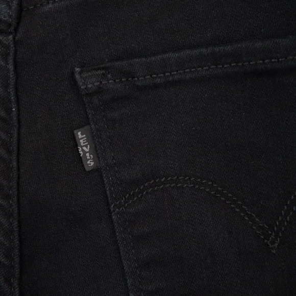 NWOT Levi’s 724 HIGH RISE STRAIGHT FIT WOMEN'S JEANS in Black - Picture 6 of 10